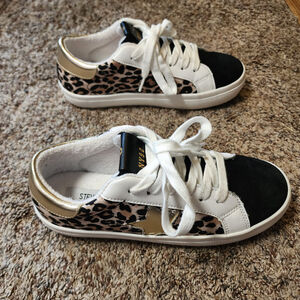 NWOT Steve Madden Starling Leopard Star Sneakers Genuine Leather Sz 6